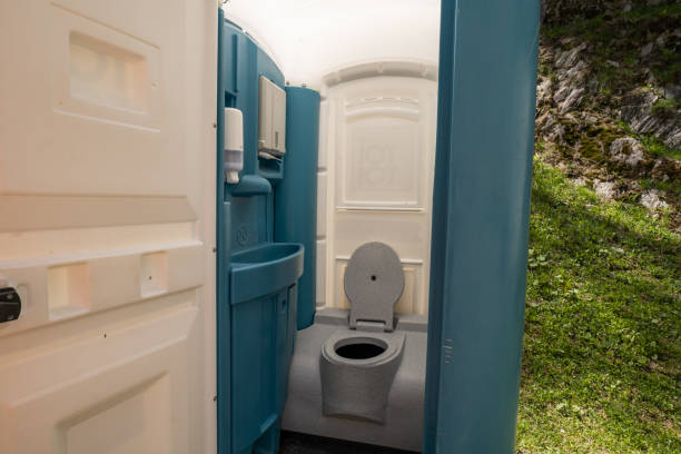 Best Portable toilet rental cost  in Bloomington, IL